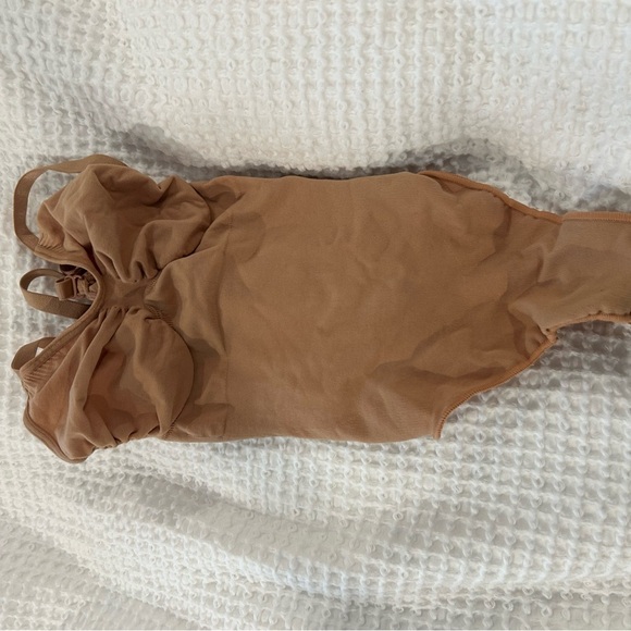 SKIMS Seamless Sculpt Thong Bodysuit - Ochre - Picture 4 of 5